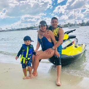 Meet your Posher, Yisel